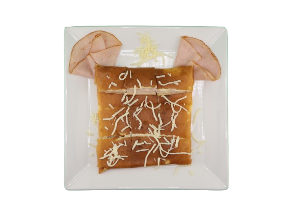 Crepe filled with ham and melted cheese